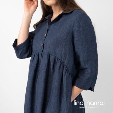 Lininė tamsiai mėlyna suknelė su dailiu paraukimu po krūtine