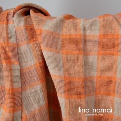 Lininis audinys oranžinis languotas skalbtas tinka drabužiams ir namų tekstilės gaminiams siūti