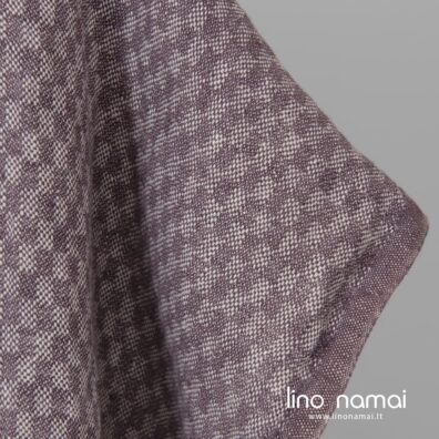 Lininis audinys „panamos“ pynimo langeliais, iš baltų ir violetinių verpalų