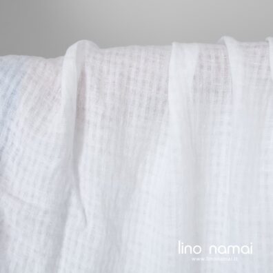 Minkštas švelnus lengvas ryškiai baltas lino audinys permatomais langeliais
