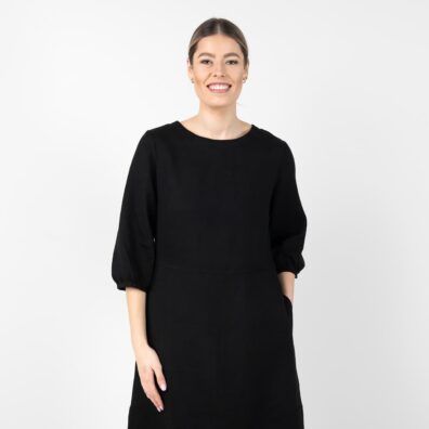 Lininė juoda suknelė apvalia iškirpte
