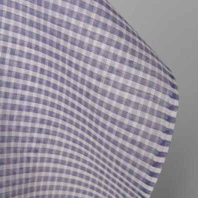 Lininis audinys baltais ir violetiniais permatomais langeliais tinka drabužiams ir namų tekstilės gaminiams siūti