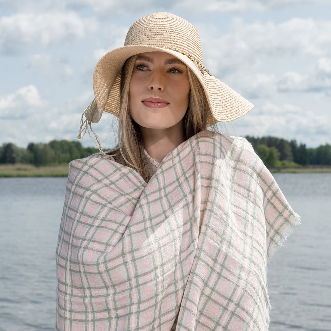 Ads image of linen beach towels.